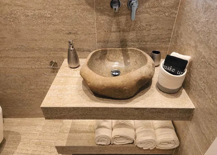 Castle View Serenity Square